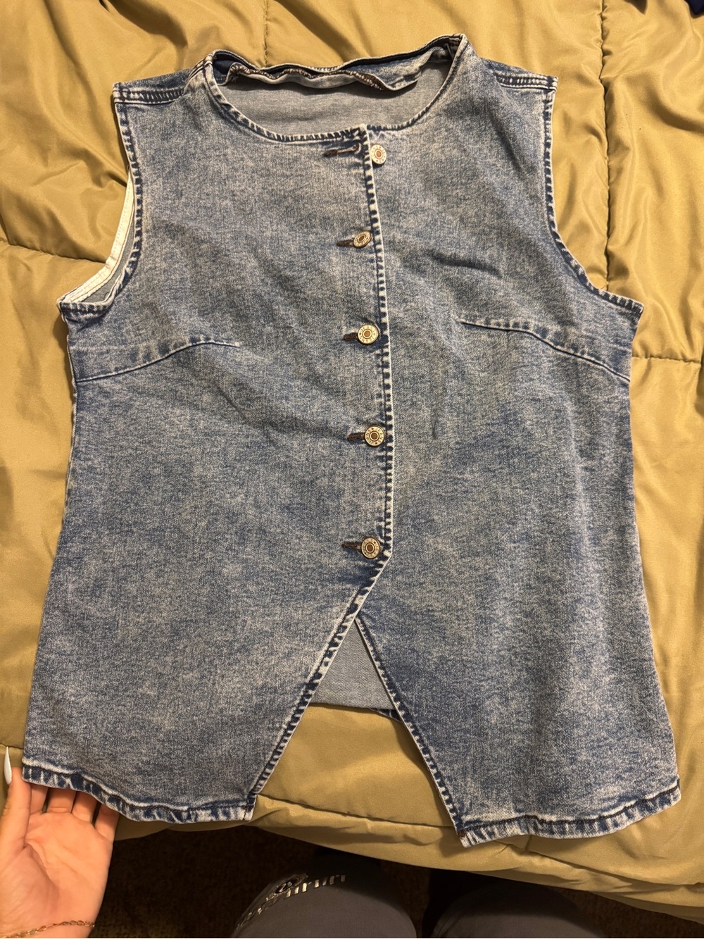 Sleeveless Denim Button-Front Top - Blue